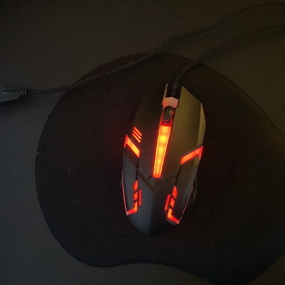 A laptop - Picture 3 of 4